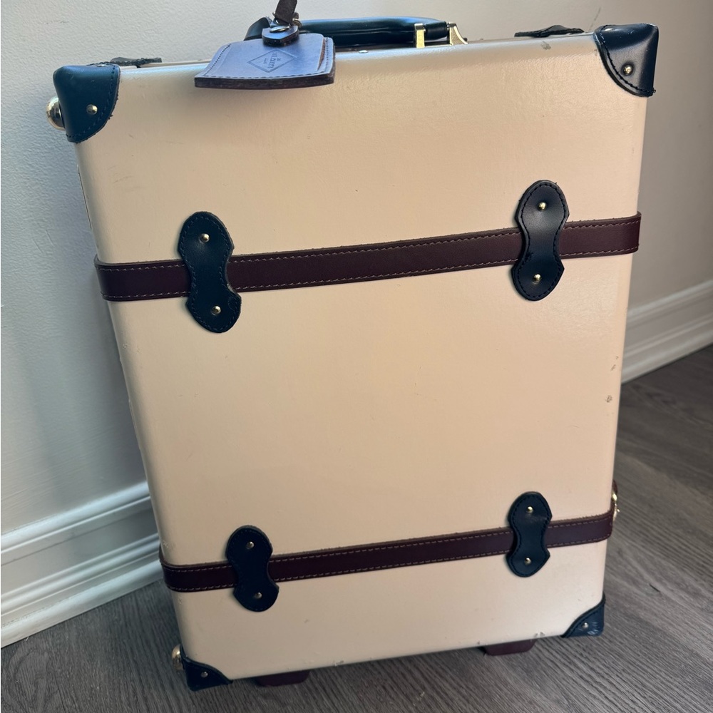 STEAMLINE CARRY ON
